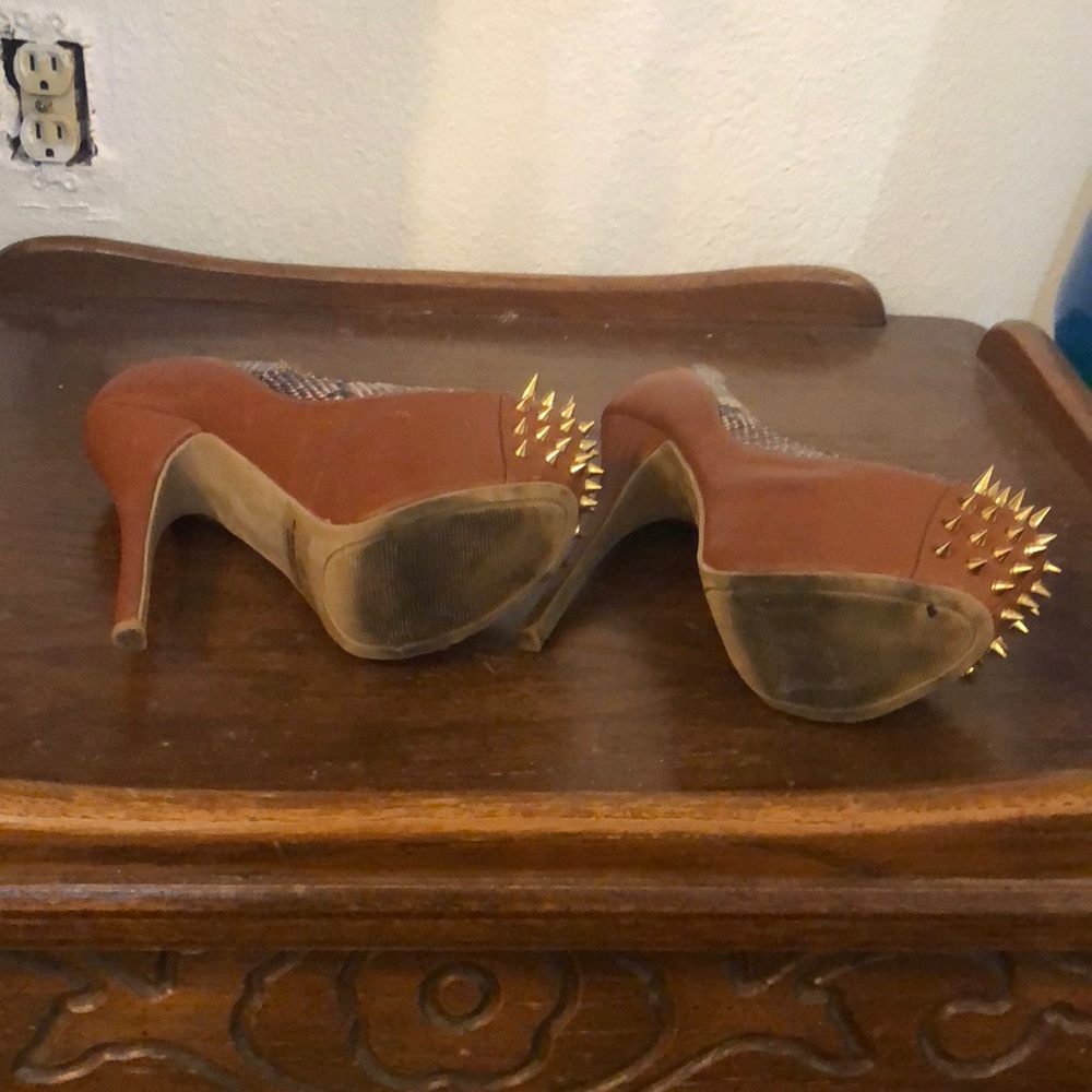 Heels - Picture 4 of 4